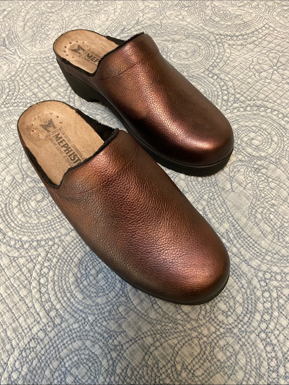 Pebbled Leather Metallic Look MEPHISTO Clogs Size 40 Excellent Condition